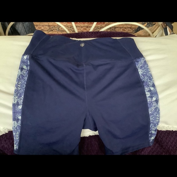 GAIAM Pants - LG Gaiam biking spandex shorts